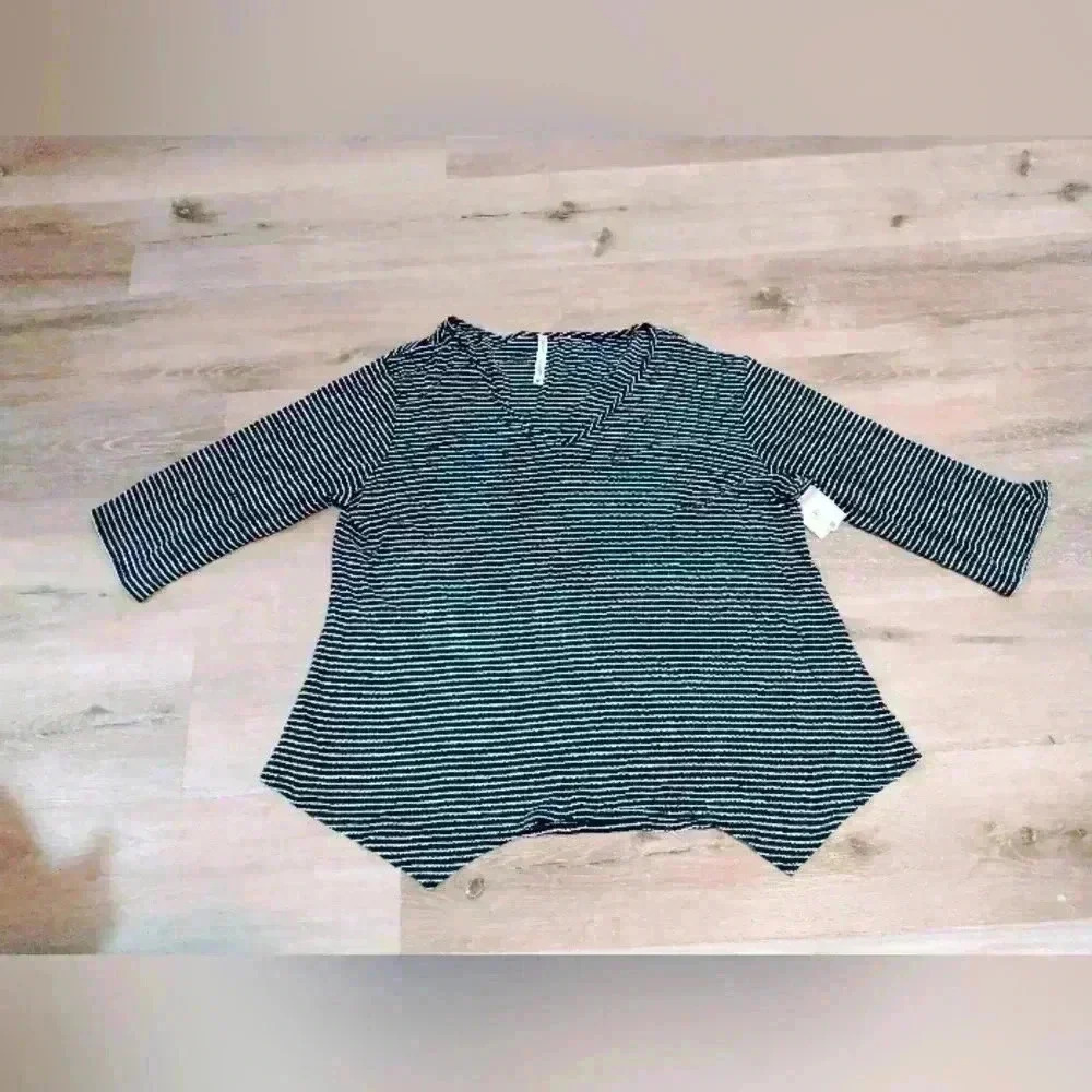 Forgotten grace women's size 3x blue/white stripped 3/4 sleeve top